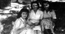 Giovanna Berneri, al centro, con le figlie Giliana Berneri, alla sua sinistra, e Maria Luisa (1936 circa).